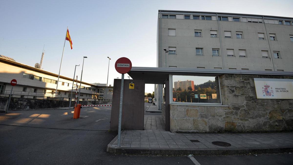 Entrada de la Comandancia de la Guardia Civil en Pontevedra.