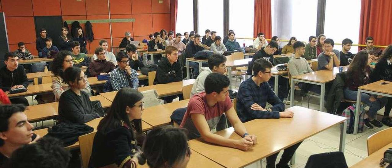 Los alumnos de Ingeniería Aeroespacial asistieron ayer a ocho horas de clase sucesivas. // Iñaki Osorio