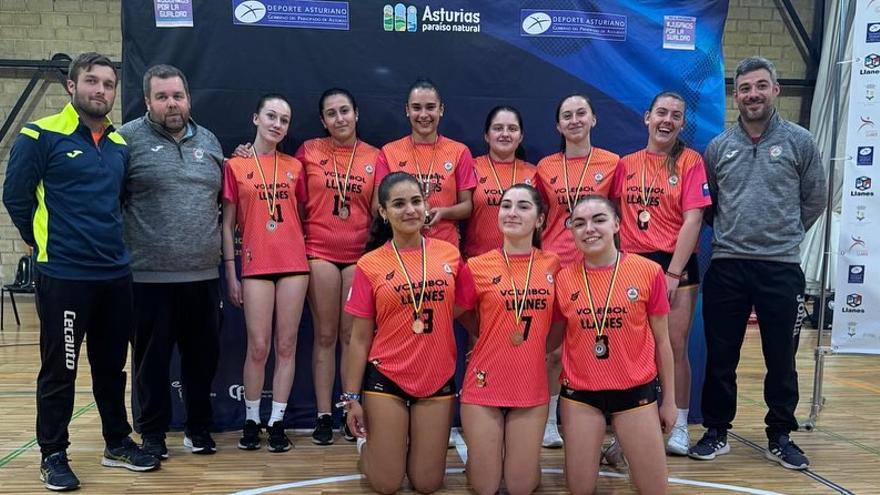 Bronce para la AD Playas de Llanes en el Regional de Voleibol juvenil femenino