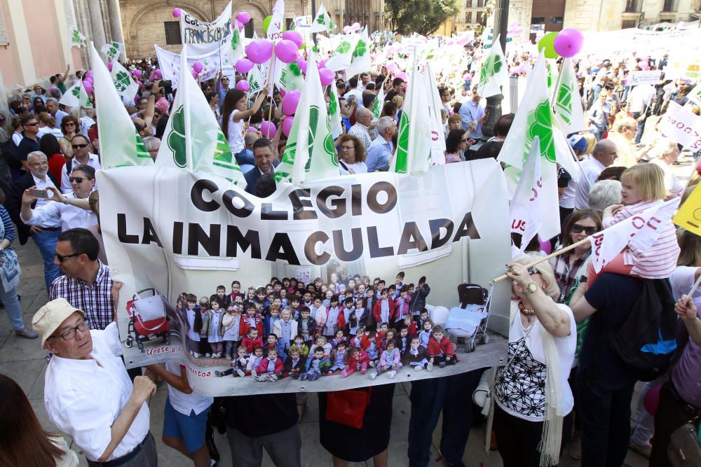 Cientos de alicantinos, en la protesta contra Marzà en Valencia