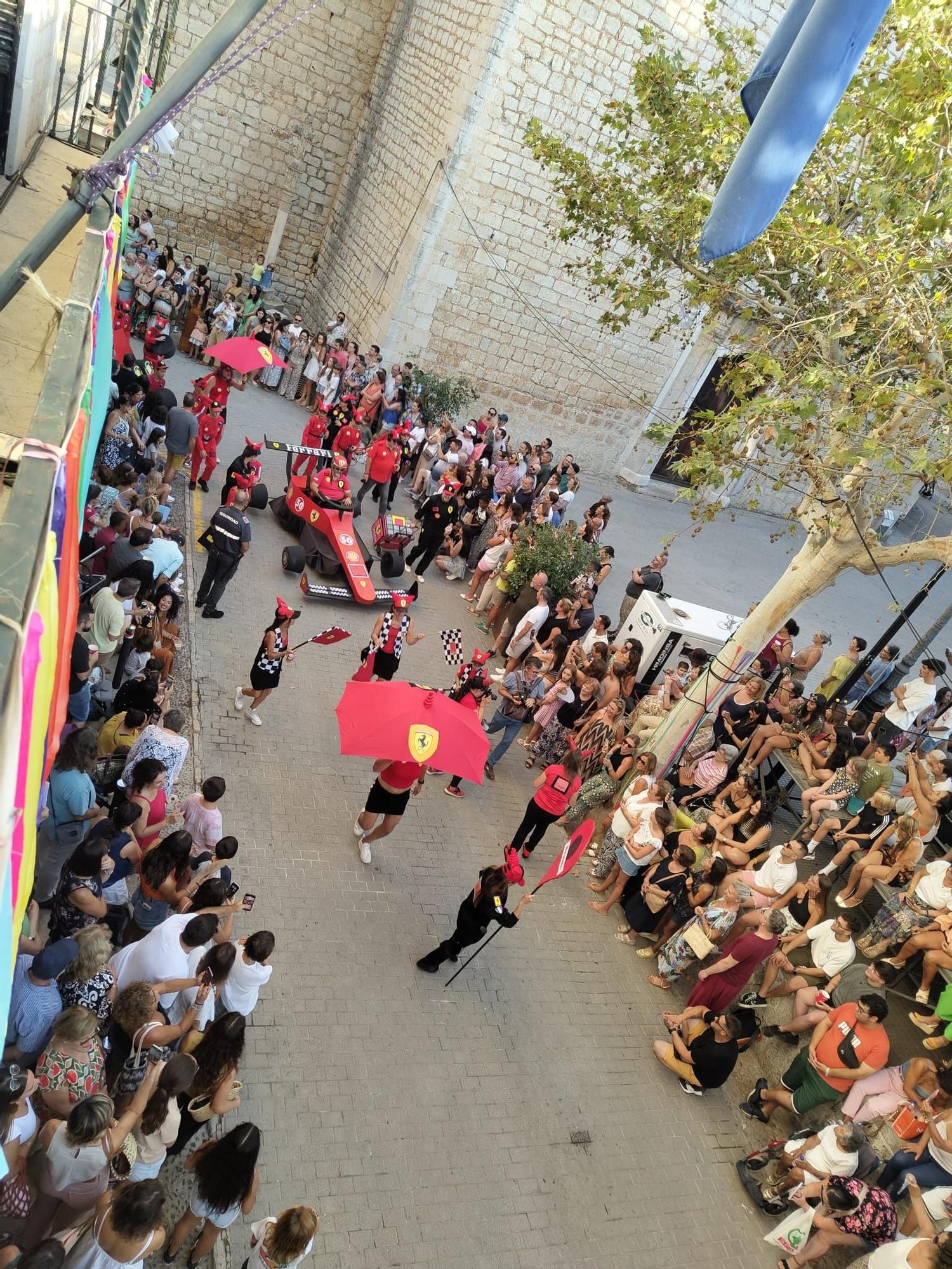 FOTOS | Un atípico desfile de carrozas en Alaró