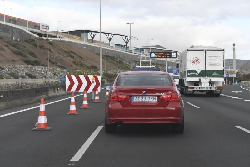 01-04-20  LAS PALMAS DE GRAN CANARIAS. AUTOPISTA. LAS PALMAS DE GRAN CANARIA. Colas a la entrada a la ciudad.    Fotos: Juan Castro.  | 01/04/2020 | Fotógrafo: Juan Carlos Castro