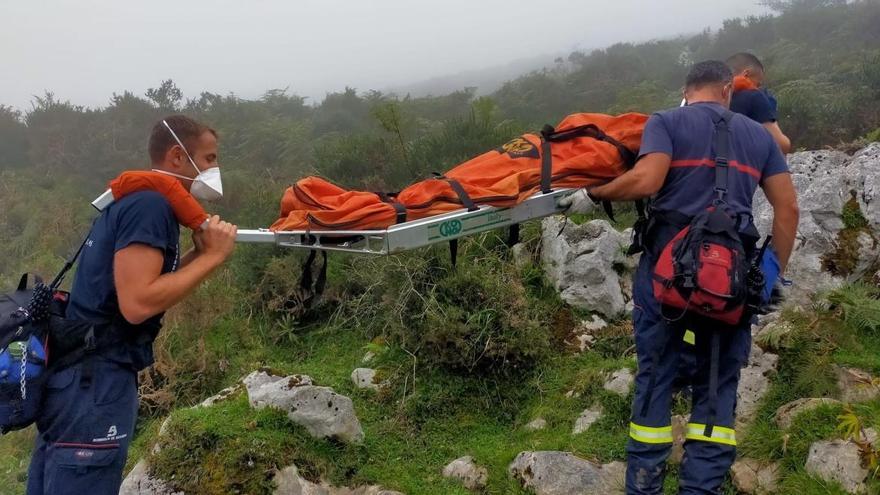 Rescatan a un senderista en la vertiente canguesa de Picos de Europa