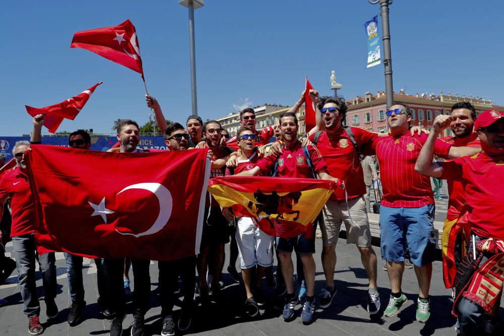 Los aficionados arropan a España frente a Turquía