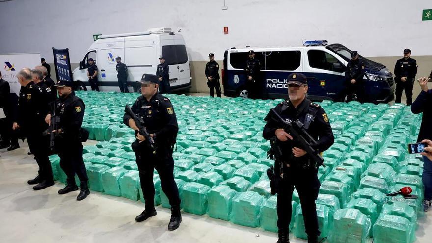 La pareja de Alicante buscada por el mayor alijo de cocaína del país se entrega a la Policía
