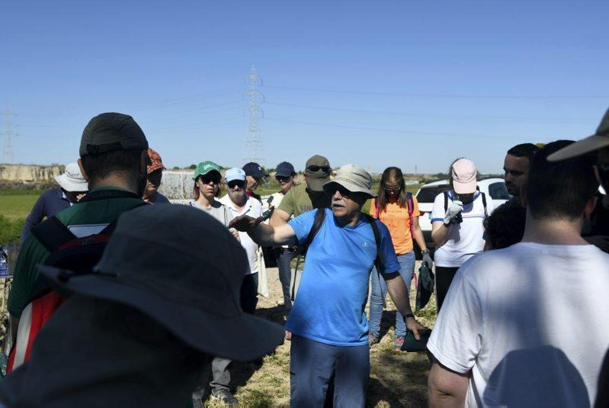 Recogida de plásticos en la ribera del Ebro