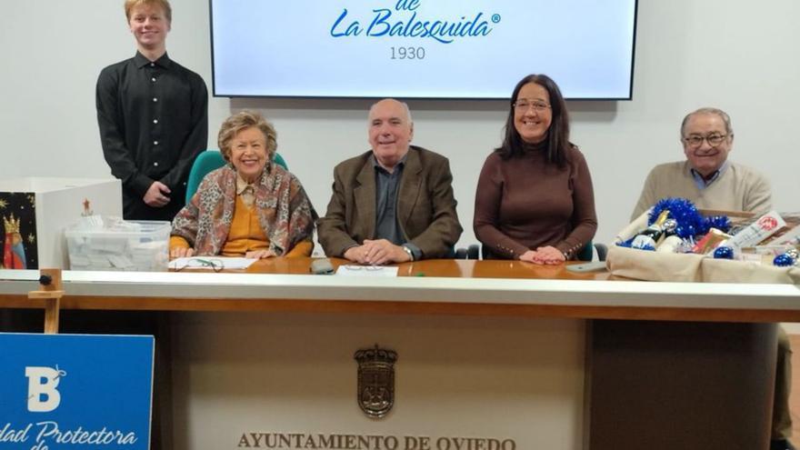 Quincy Lee, Carmen López, José Antonio Alonso, Covadonga Díaz y Javier Gómez.  | A. O.