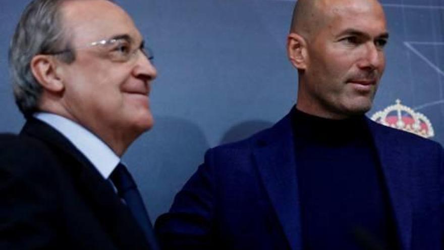 Florentino Pérez i Zinedine Zidane, ahir a Madrid.