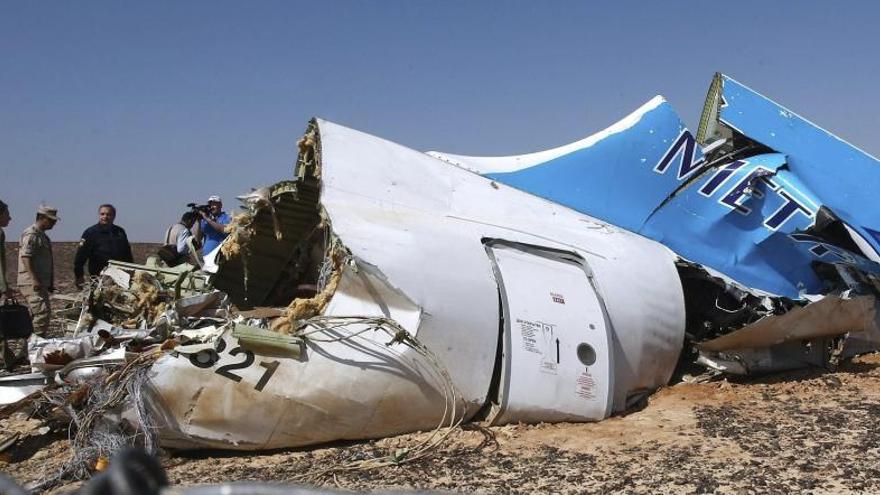 Restos del avión ruso estrellado en El Sinaí.