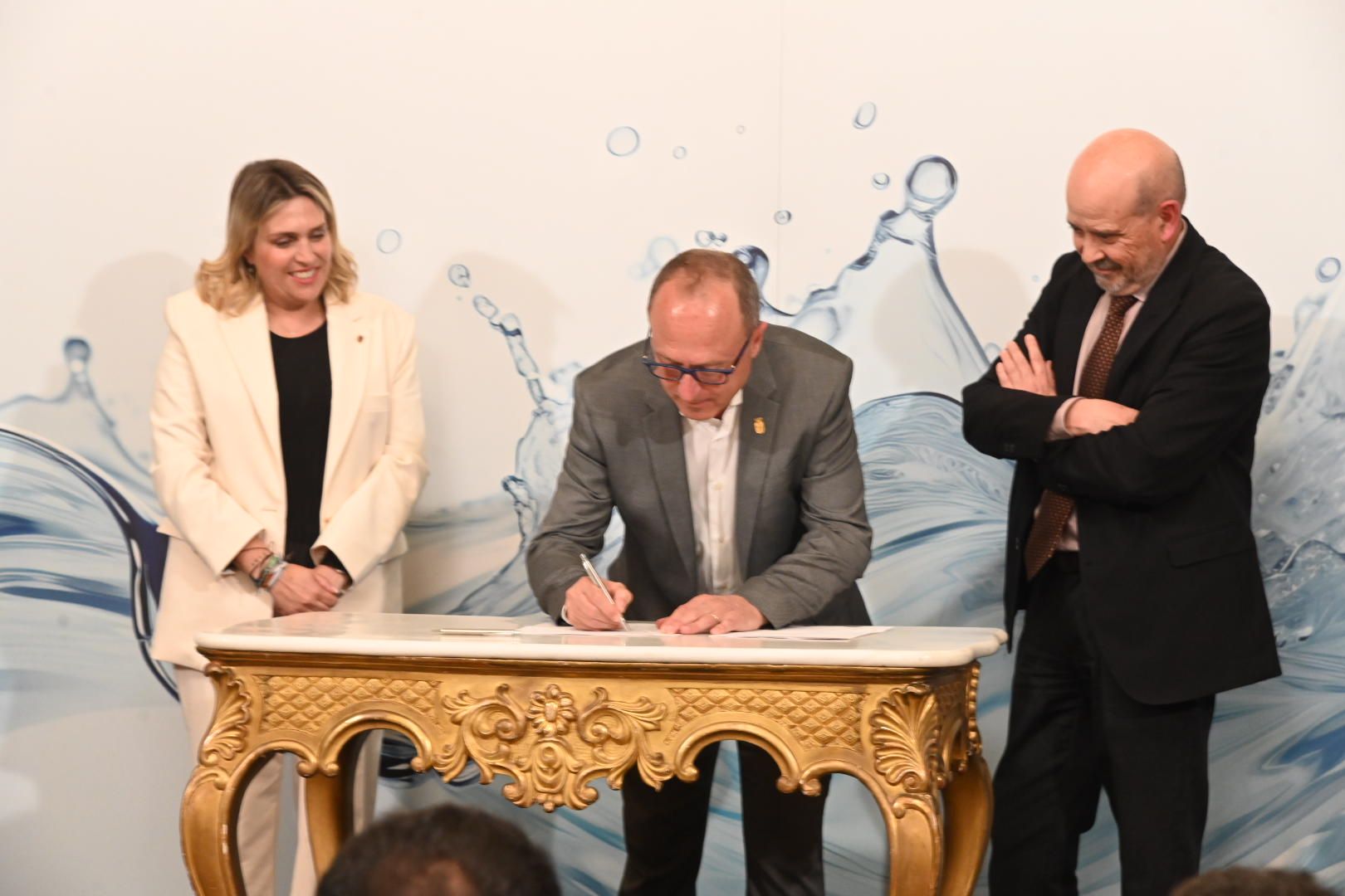 Firma de la adhesión al Consorcio Provincial de Aguas