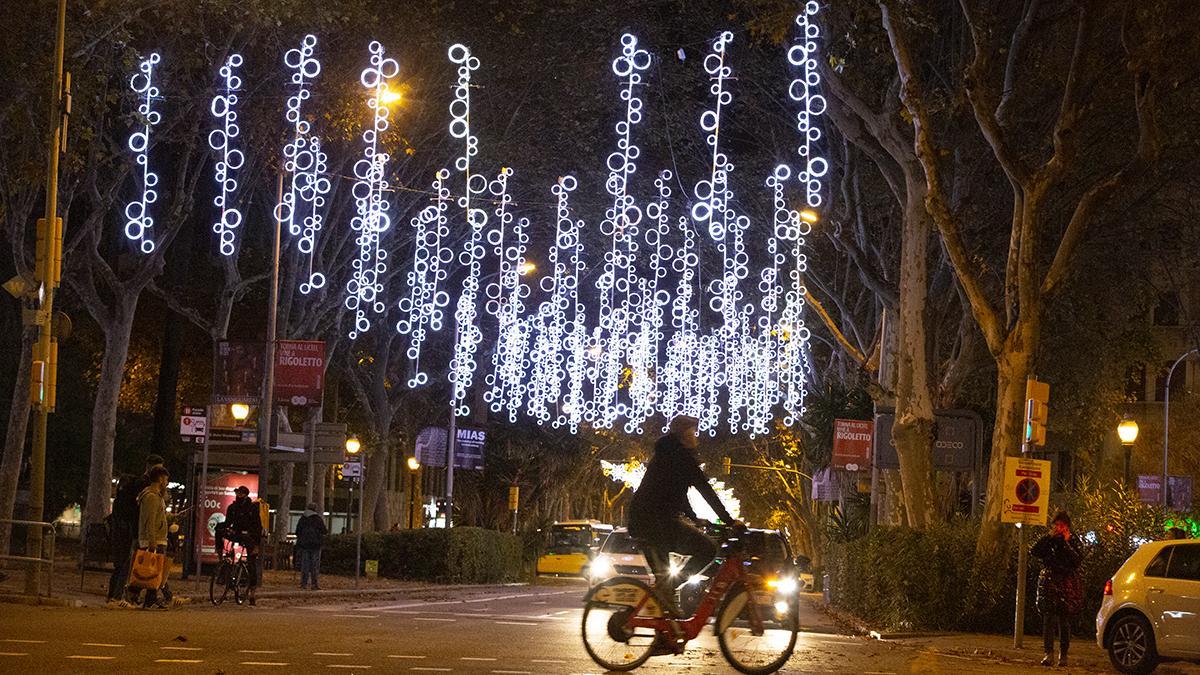 Plaza urquinaona se llena de luz