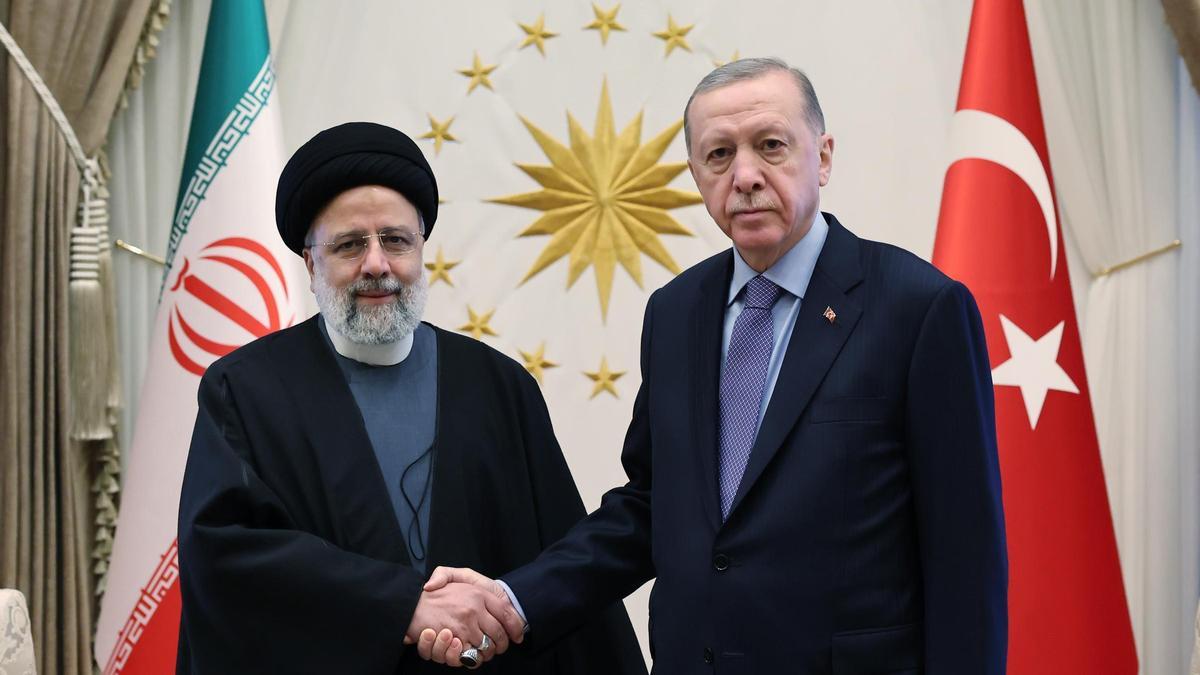 El presidente de Irán, Ebrahim Raisí, y el turco, Recep Tayyip Erdogan, este miércoles en Ankara.