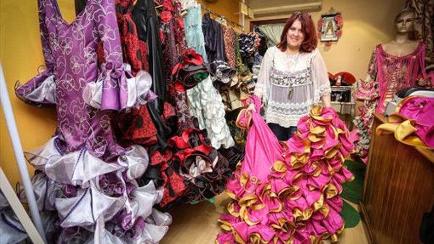 «Lo mío son los trajes de flamenca exclusivos»