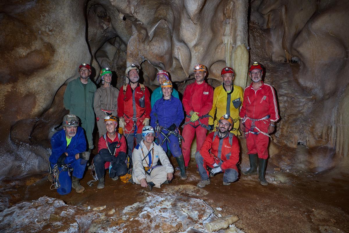 Equipo investigador, en la Cueva de las Estegamitas.