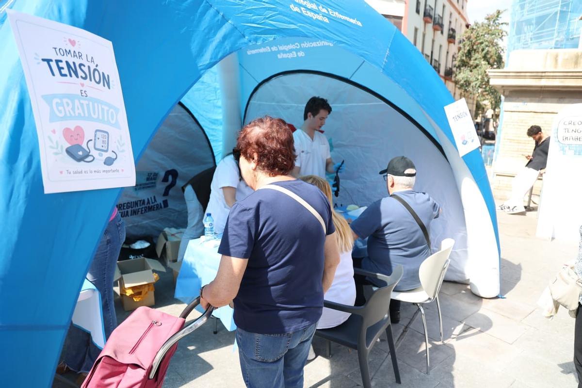 Talleres y reivindicaciones en Alicante en el Día Internacional de la Enfermería