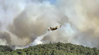 El devastador incendio del sur de Francia reabre el debate sobre la precariedad de los medios de extinción aéreos