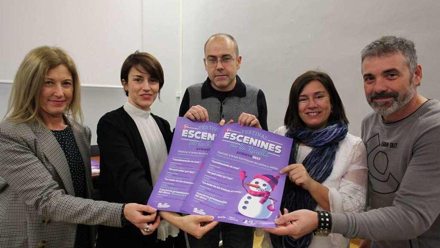 Presentación de las actividades de &quot;Escenines pa la Reciella&quot;, ayer, en el Antiguo Instituto.