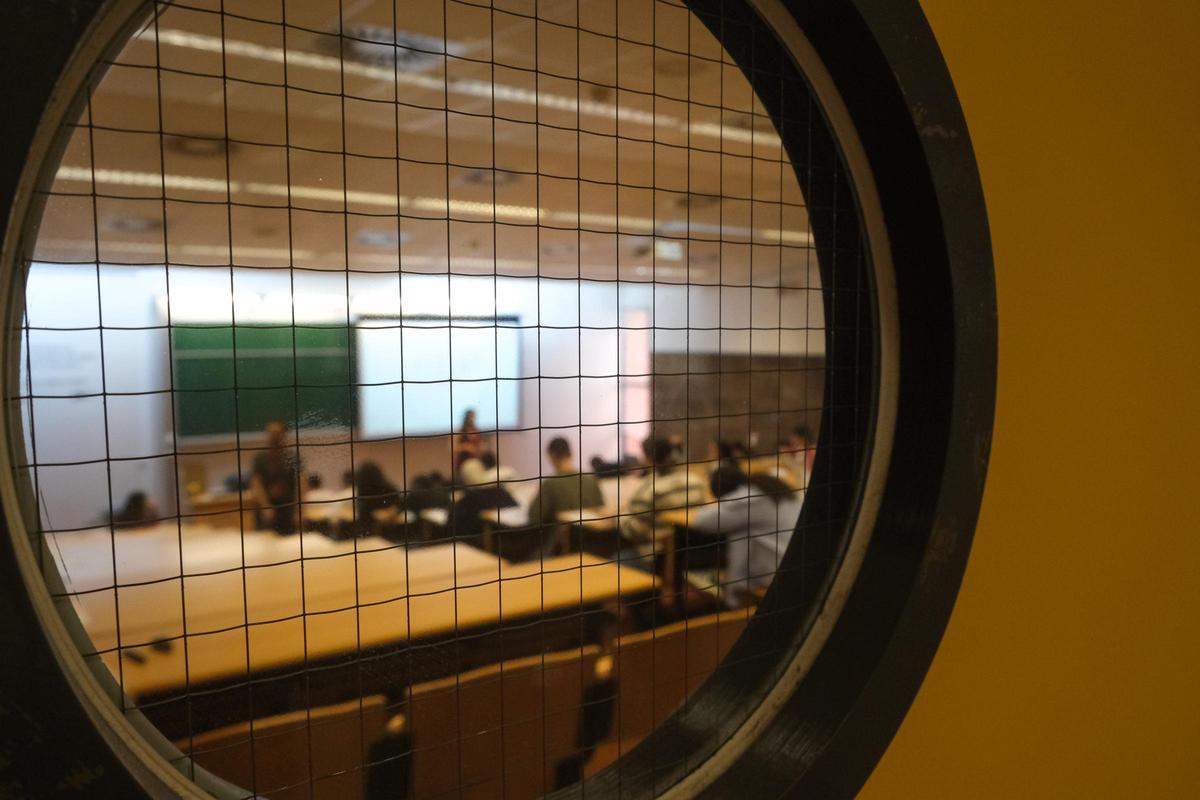 Un aula de la UMH donde se imparte clases.