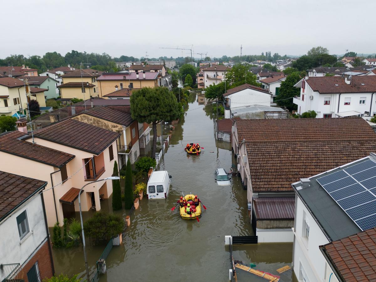 Al menos 14 muertos y 20.000 evacuados tras las inundaciones en Emilia Romaña (Italia)