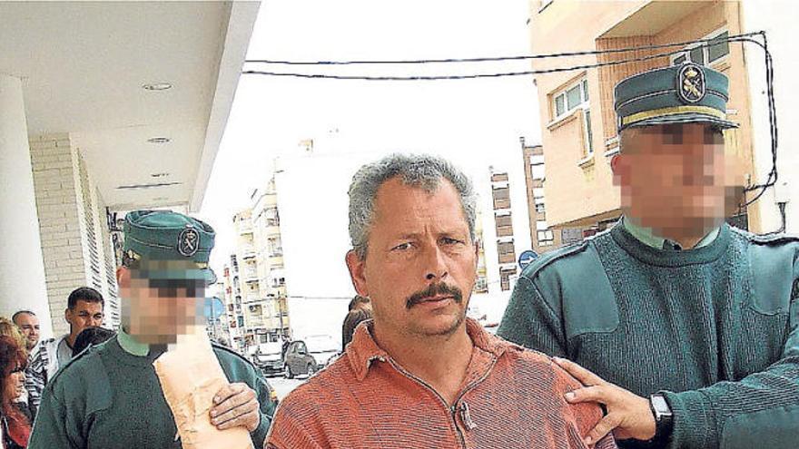 El condenado, cuando fue detenido en Torrevieja en 2010.