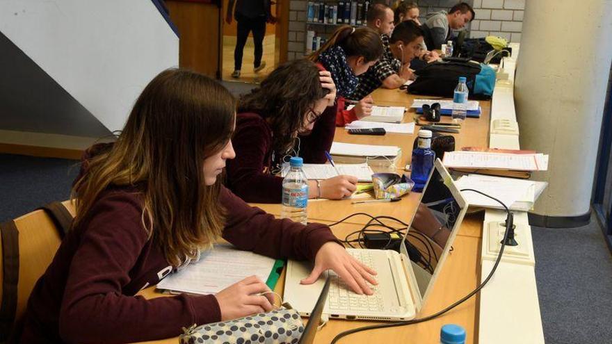 La UJI capta más chicas en ciencias pese a la caída global de alumnado