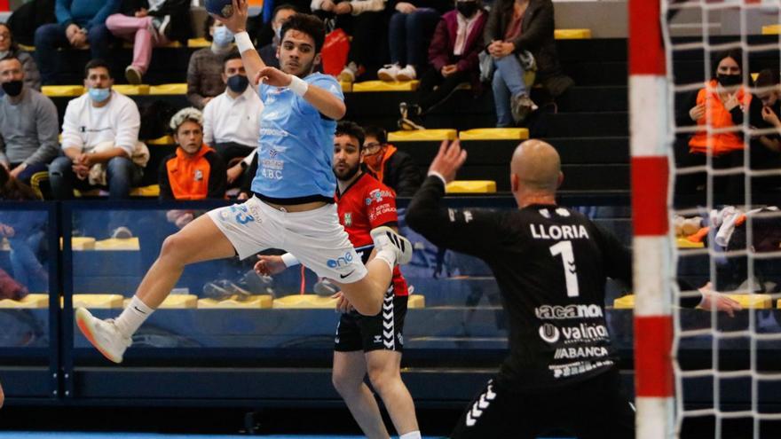 La UD Ibiza-HCE cae ante el Zarautz y ve frenada su marcha  victoriosa (24-20)