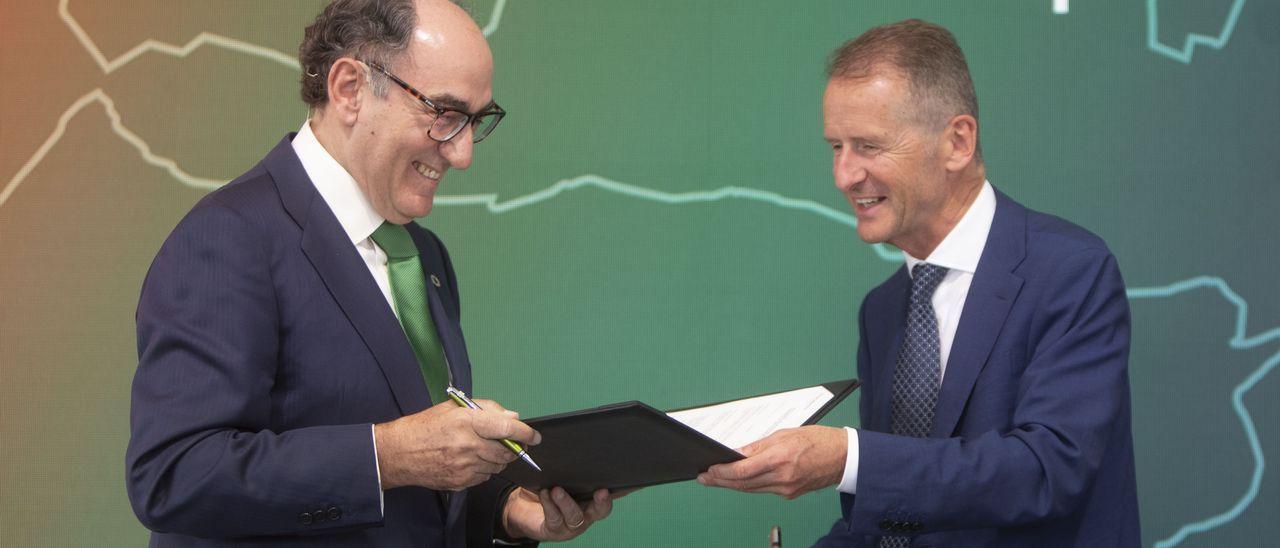 Ignacio S. Galán, presidente de Iberdrola, tras firmar el acuerdo con Volkswagen para la planta solar.