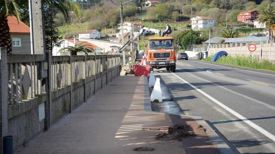 Obras de una senda de la O-308 en Poio