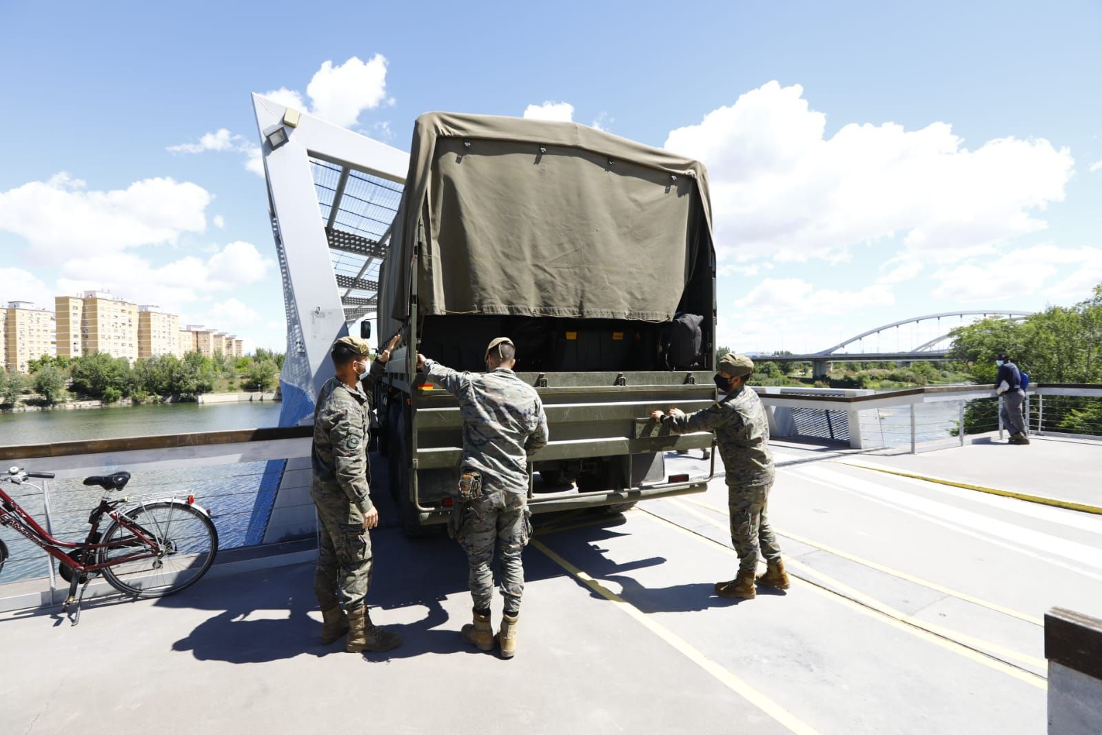 El Ejército se une a la búsqueda en el Ebro de Karim