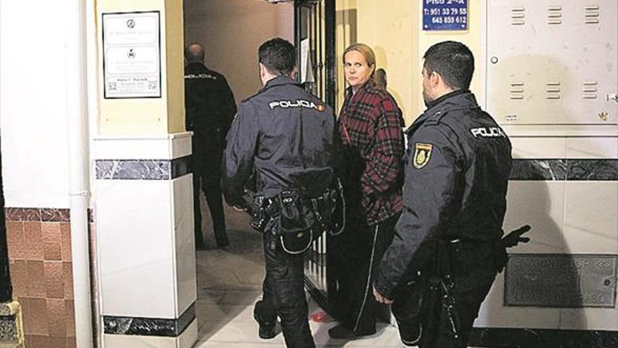 Un hombre mata a puñaladas a su ‘ex’ y hiere a su hijo en Málaga