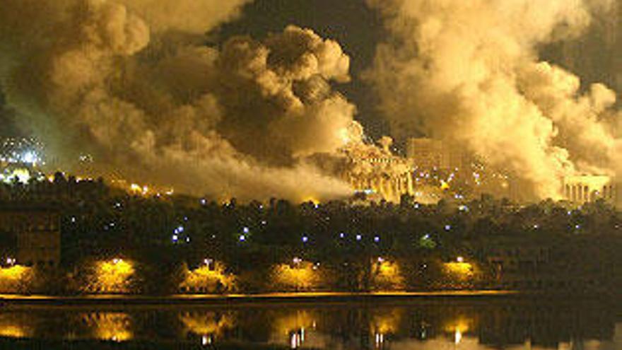 Columnas de humo en Bagdad, el 22 de marzo de 2003