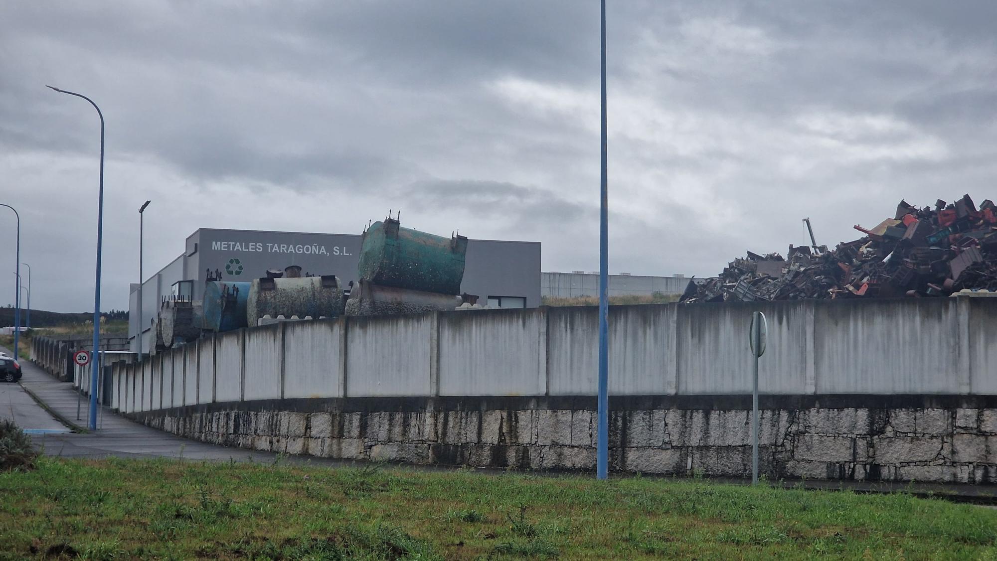 Obras de construcción de la megaplanta de Conservas Cerqueira, en el polígono industrial de Té (Rianxo).