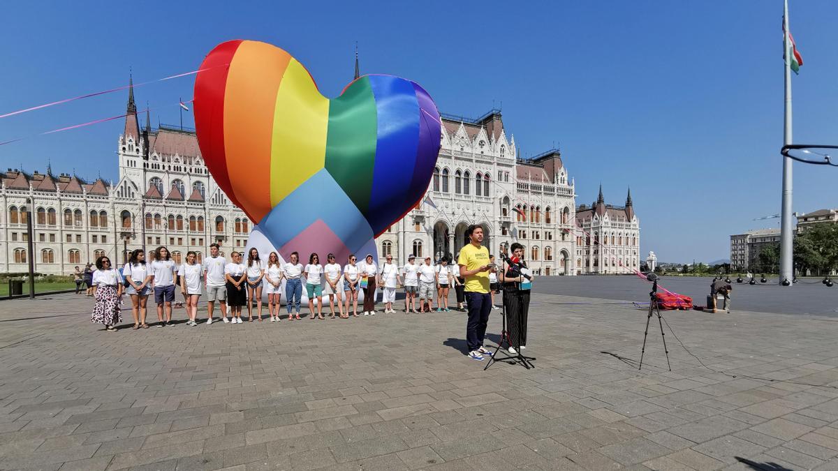 Manifestantes por los derechos LGTBI en Budapest.