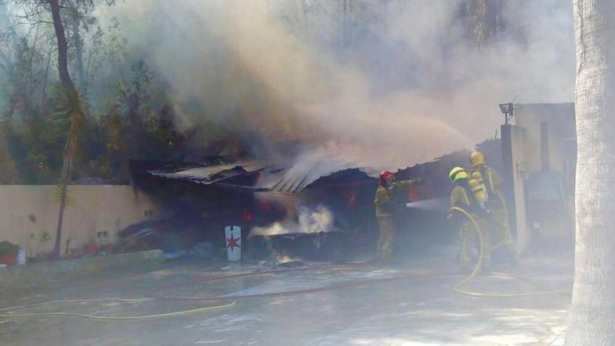 Controlado el incendio que se ha iniciado en una barbacoa en la Serra d&#039;Oltà de Calp