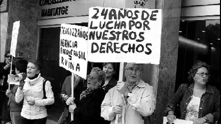 Un momento

 de la protesta de propietarios de Parque Ansaldo ayer frente a la delegación territorial de Vivienda en Alicante