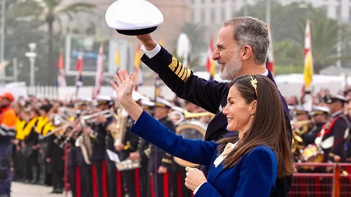 Los reyes despiden a la princesa Leonor entre lágrimas, sonrisas y mucha emoción