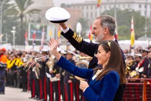 Felipe VI despide el buque Elcano: Lleváis el prestigio de España sobre vuestros hombros