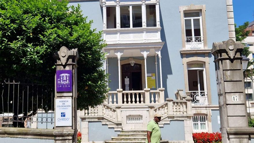 El palacete de La Lila, en el que se ubica la agencia municipal de colocación, ayer.