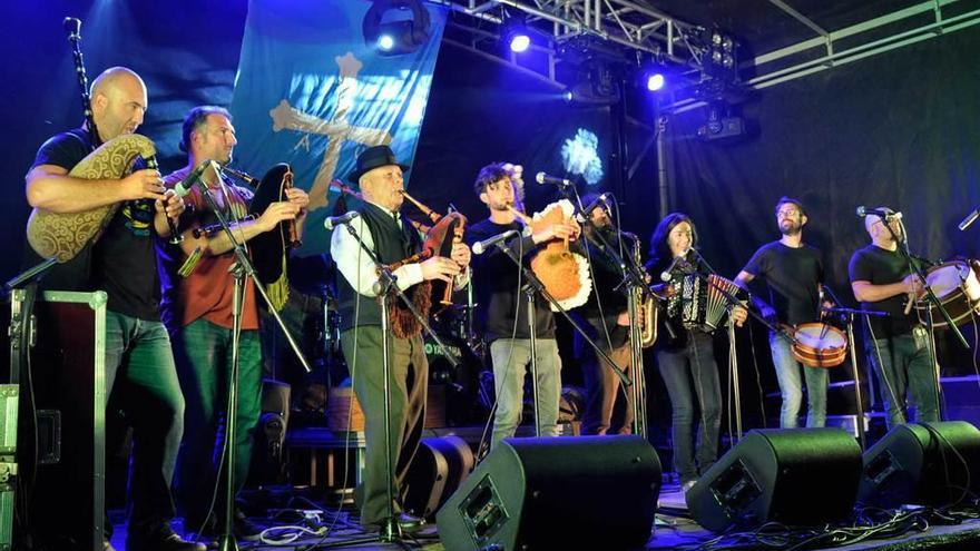 La alameda de Porcía se llena para bailar al ritmo del mejor folk