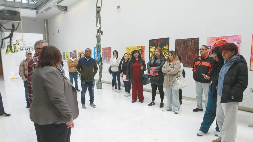 La Diputación de Ourense lanza un plan para aliviar la presión sobre las ONG en la regularización migratoria
