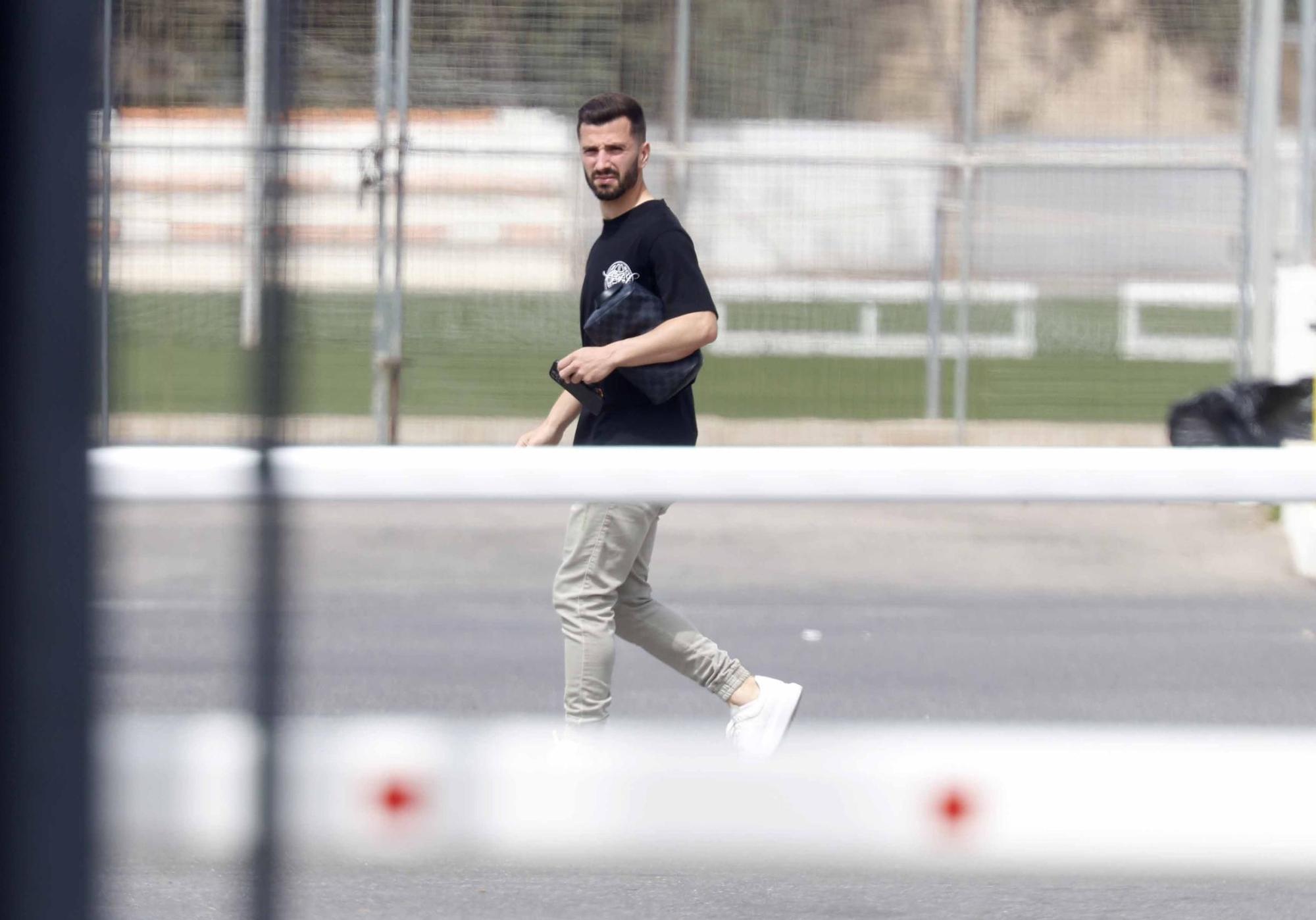 Caras largas en Paterna, tras la derrota de ayer en Almería