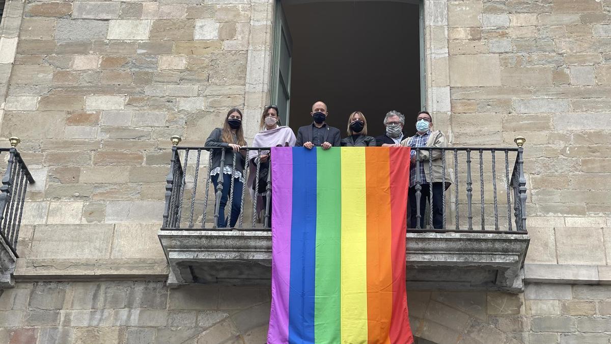 Una bandera irisada a l&#039;Ajuntament de Manresa