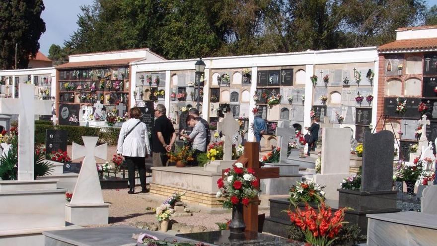 Casi 50 nichos afectados por un derrumbe en el cementerio de Segorbe