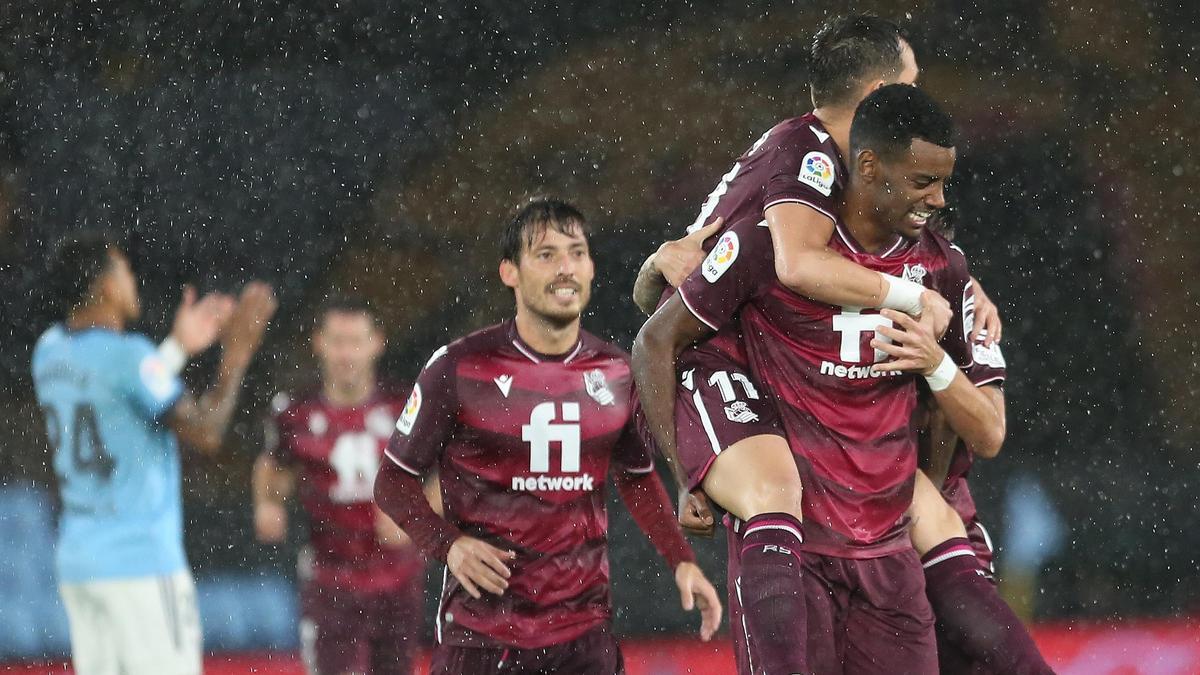 Los jugadores de la Real celebran un gol en Balaídos