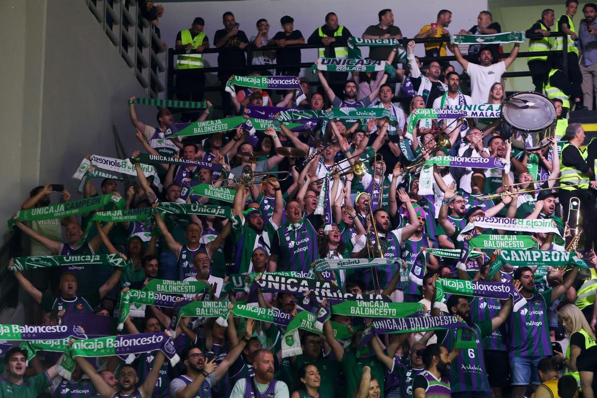 Los aficionados del Unicaja, durante el partido de este viernes.