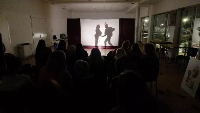 Presentación literaria y representación teatral en Bueu: "Outono, a muller sen nome"