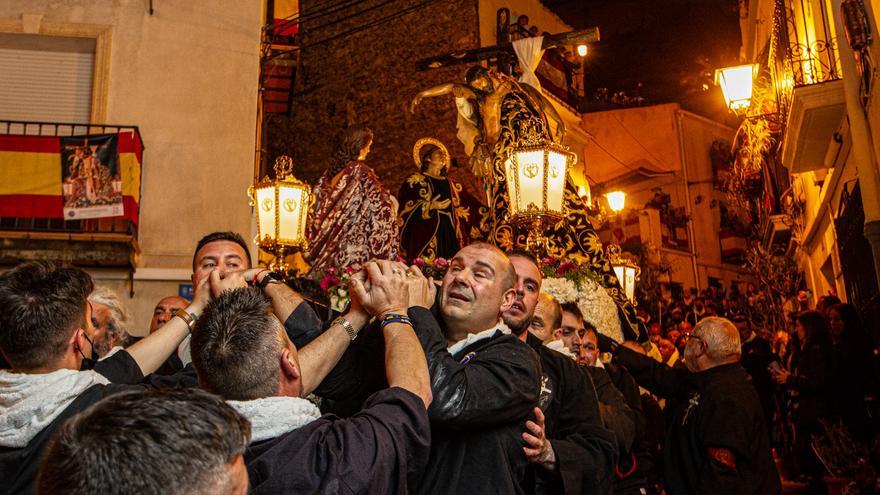 El Divino Amor y la Marinera suspenden la procesión por la lluvia en Alicante pero Santa Cruz sí sale