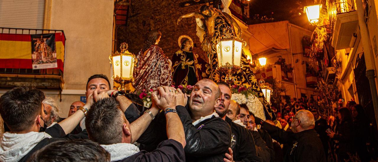 SEMANA SANTA ALICANTE 2022 | La procesión de la Santa Cruz de Alicante sí  sale pero el Divino Amor y la Marinera se suspenden por la lluvia