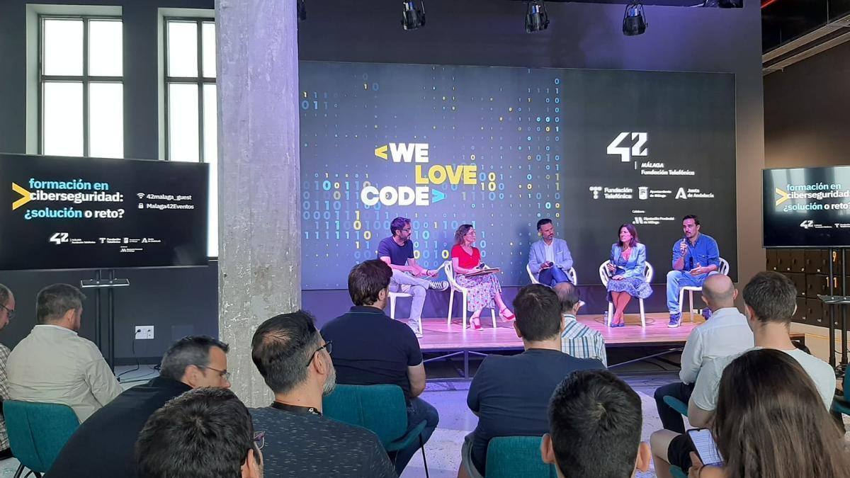 Conferencia sobre ciberseguridad en 'Escuela 42' de la Fundación Telefónica, en la Tabacalera