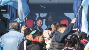 Leo Messi, con la Copa América en sus manos, en el bus a la llegada a Buenos Aires
